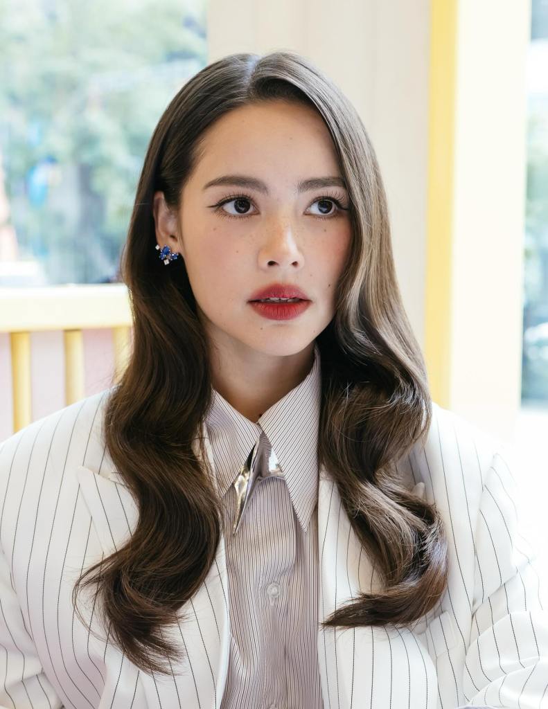 ญาญ่า อุรัสยา เสปอร์บันด์ นางเอกค่าตัวแพงที่สุด 2025 ข่าวบันเทิง spotlightdara