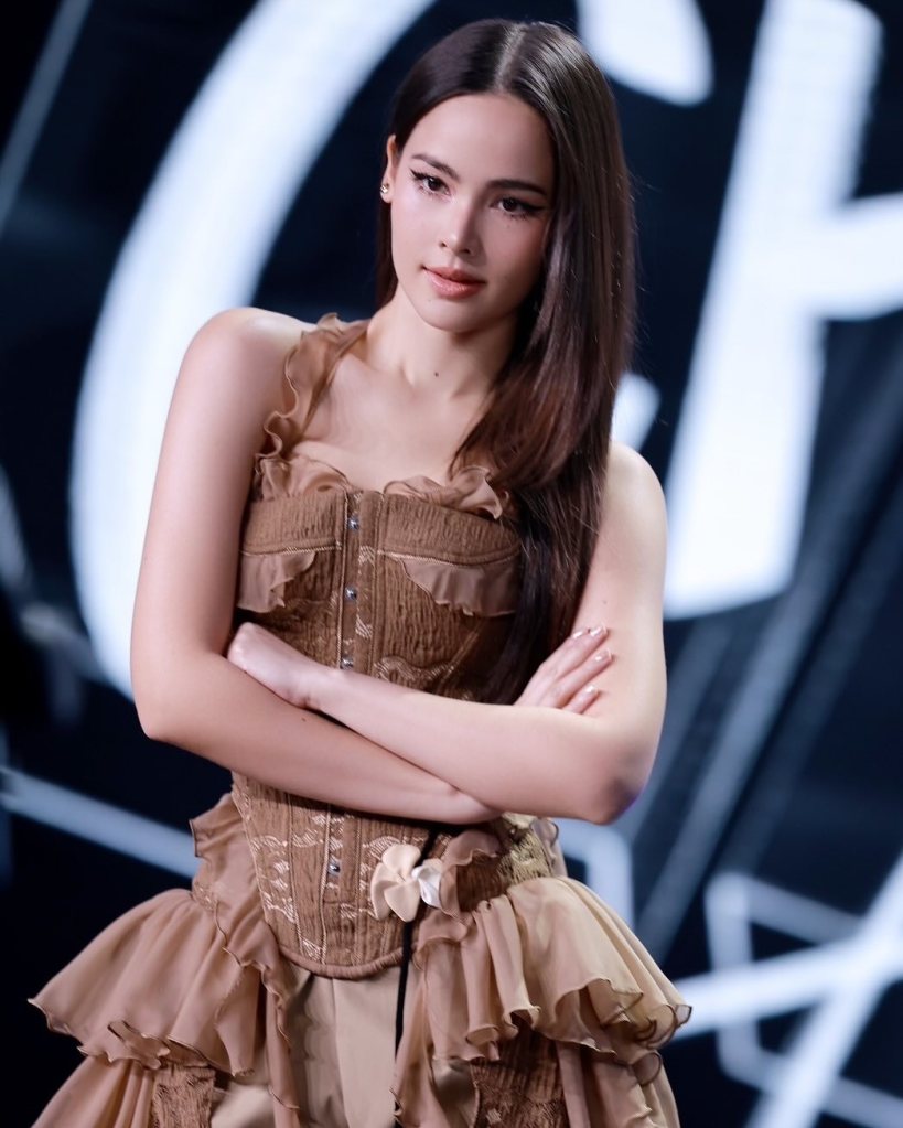 ญาญ่า อุรัสยา เสปอร์บันด์ นางเอกค่าตัวแพงที่สุด 2025 ข่าวบันเทิง spotlightdara