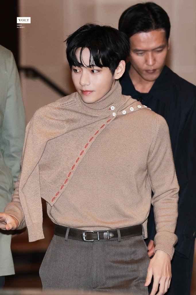 V (BTS) - Paris Fashion Week 2025