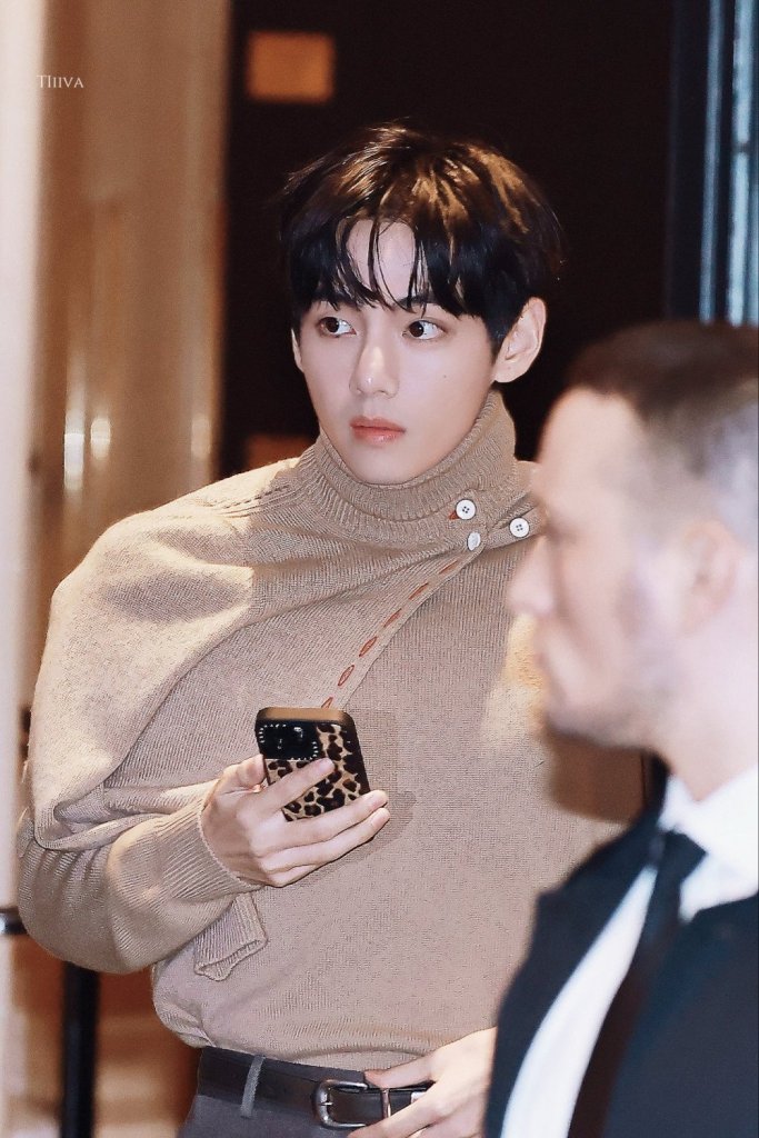 V (BTS) - Paris Fashion Week 2025
