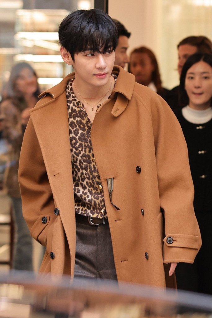 V (BTS) - Paris Fashion Week 2025
