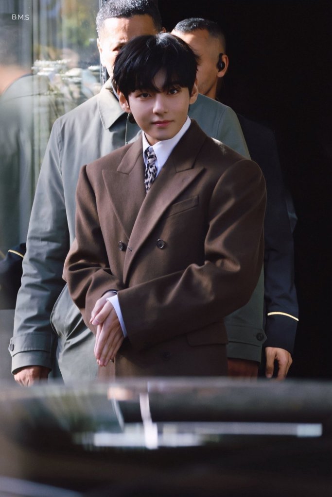 V (BTS) - Paris Fashion Week 2025