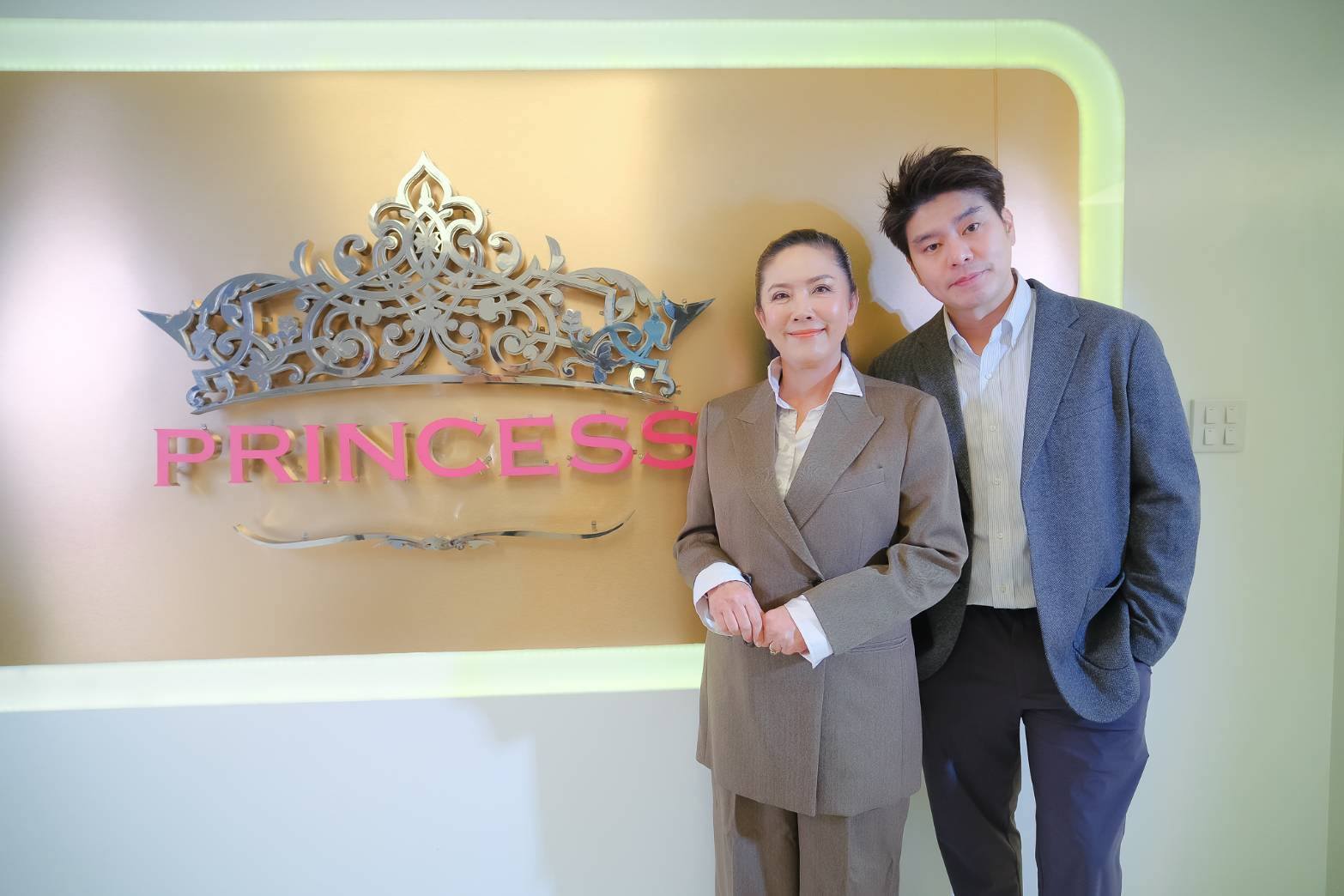 ครูมิ้งค์-เพ็ญจันทร์ ดึงหน้า