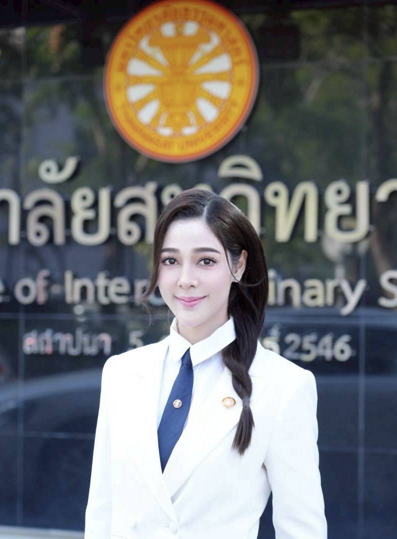 จูน นาตาชา